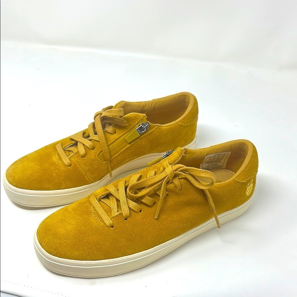 K-Swiss size 6 1/2